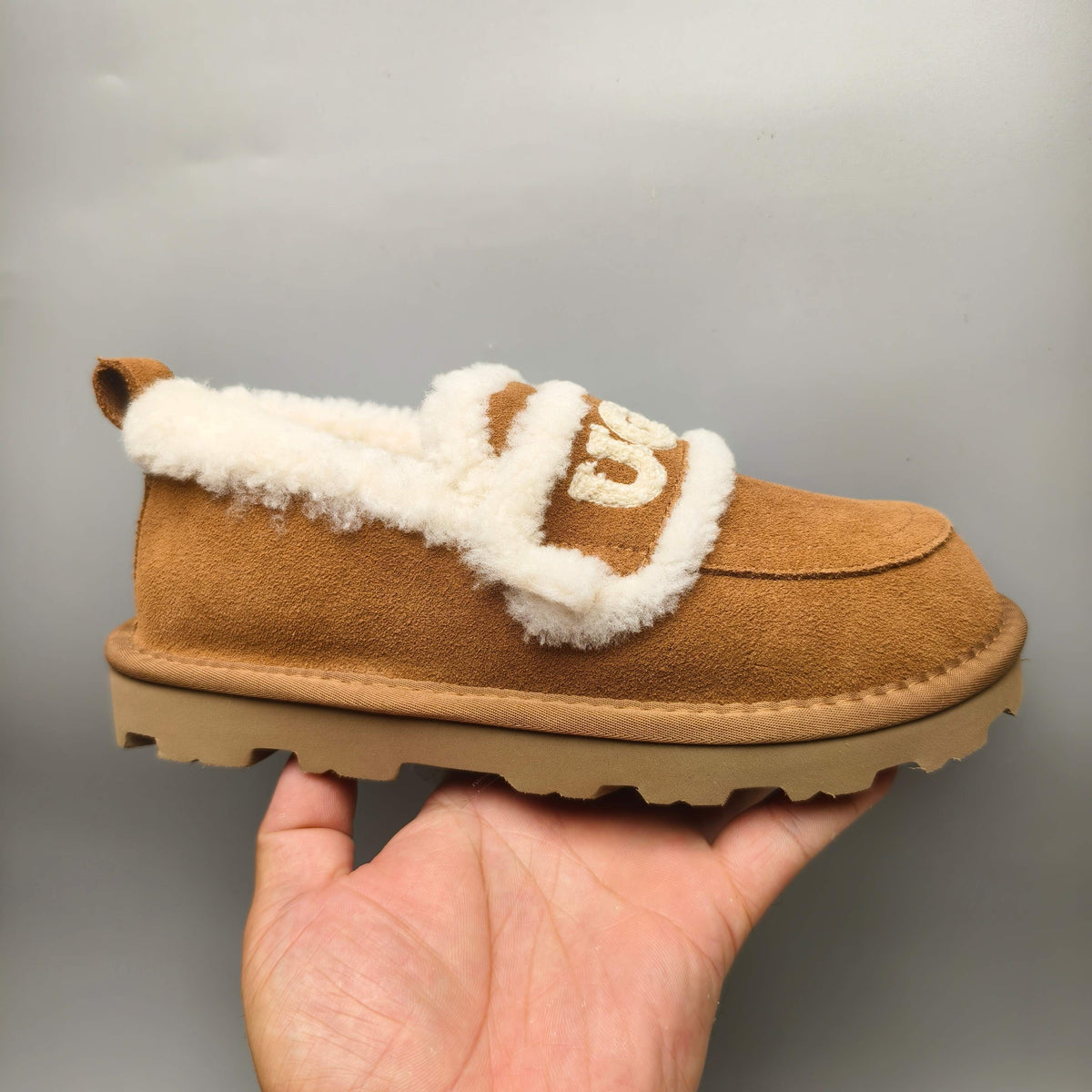 2939 Chestnut Enclosed Logo Casual Shoes