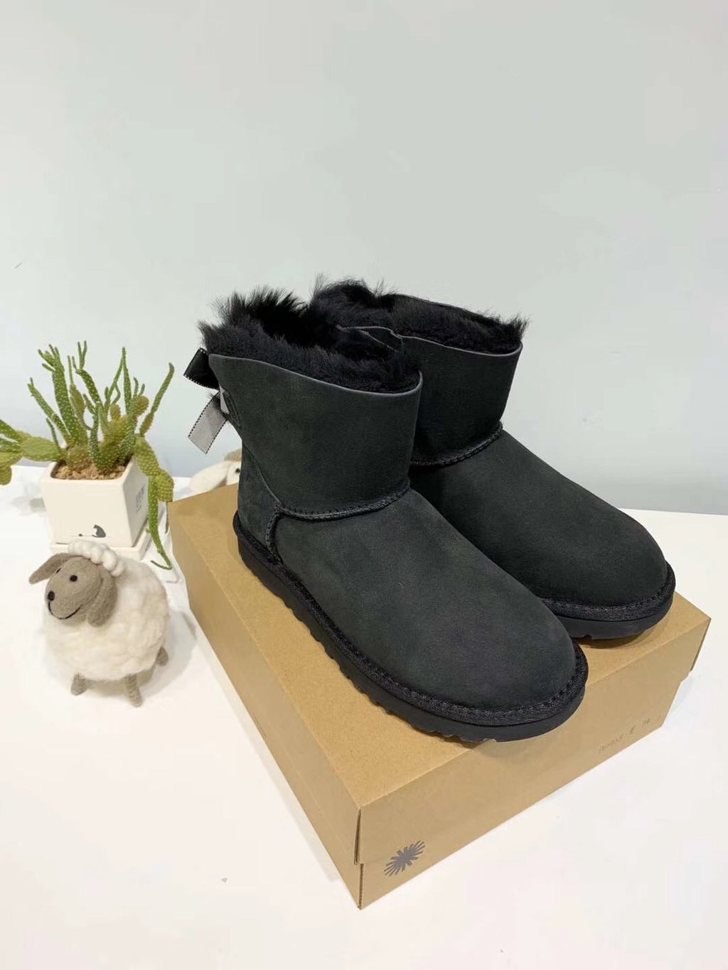 2938 Black Bow-Detail Subtle Shimmer Winter Shoes