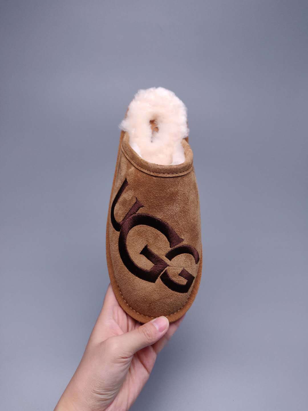 2593 Chestnut G-Letter Indoor Slippers