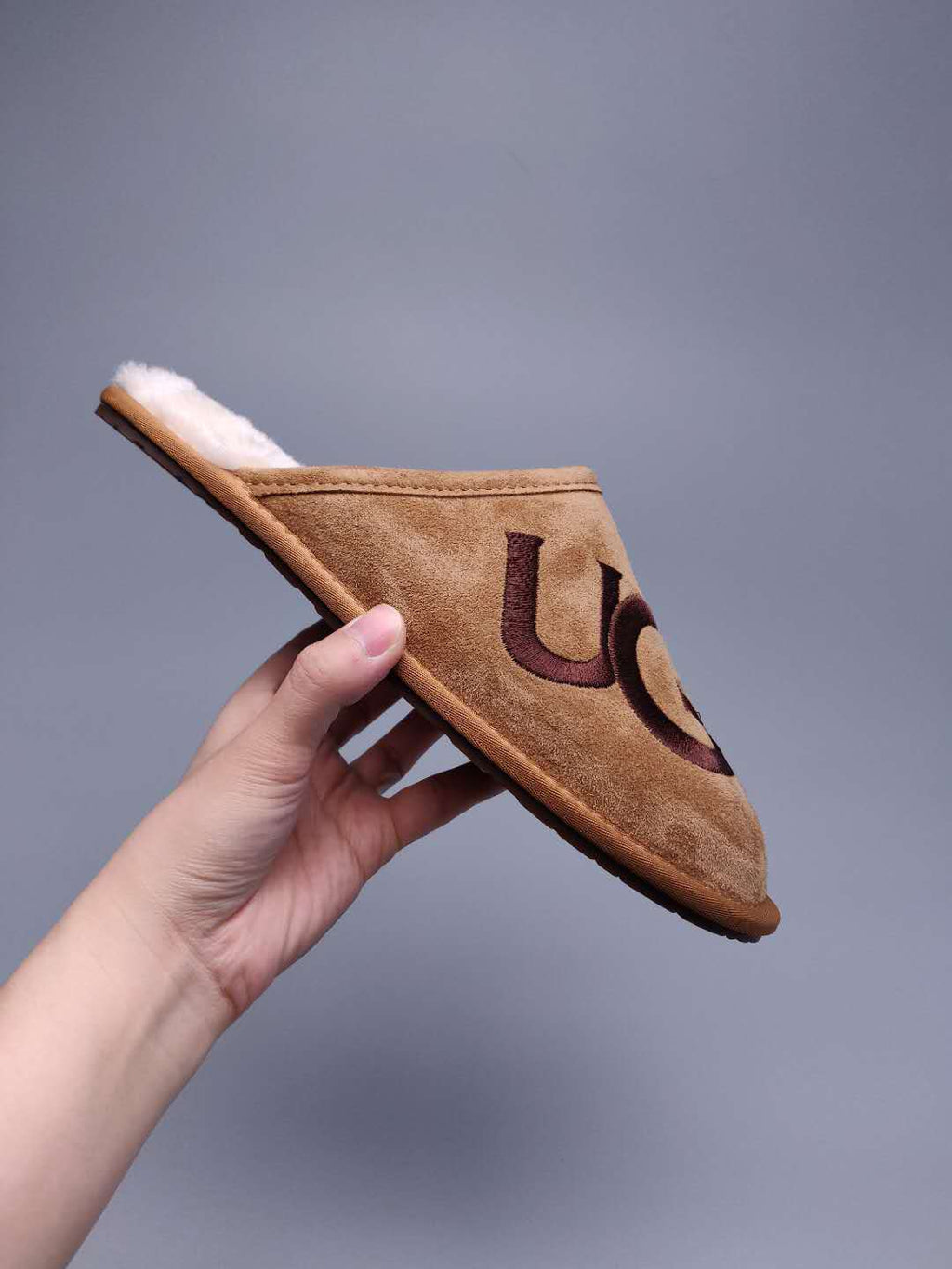 2593 Chestnut G-Letter Indoor Slippers