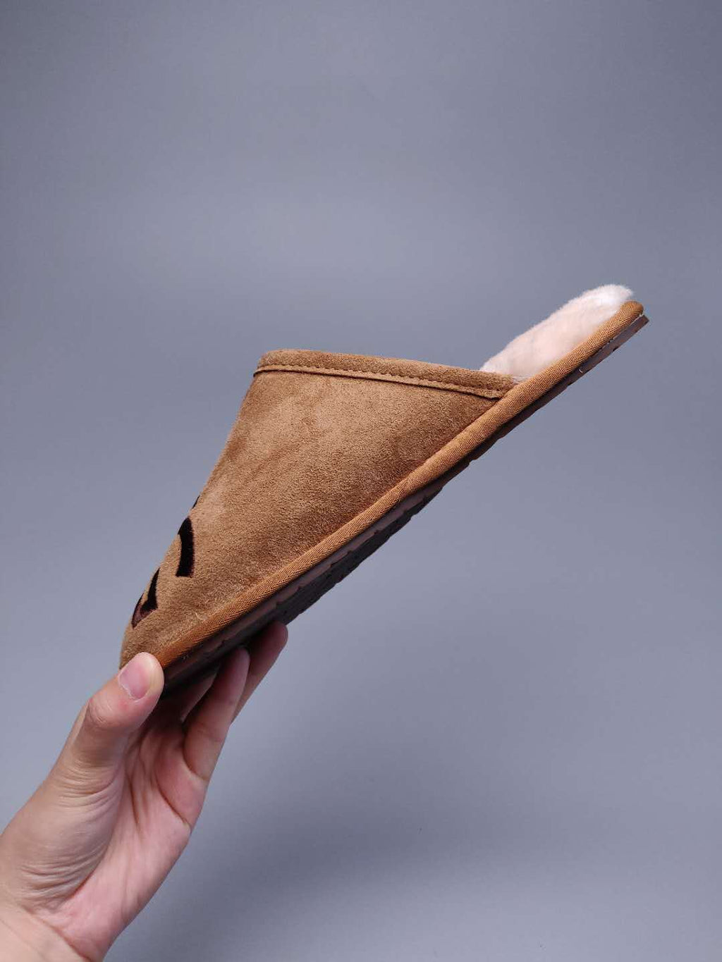 2593 Chestnut G-Letter Indoor Slippers