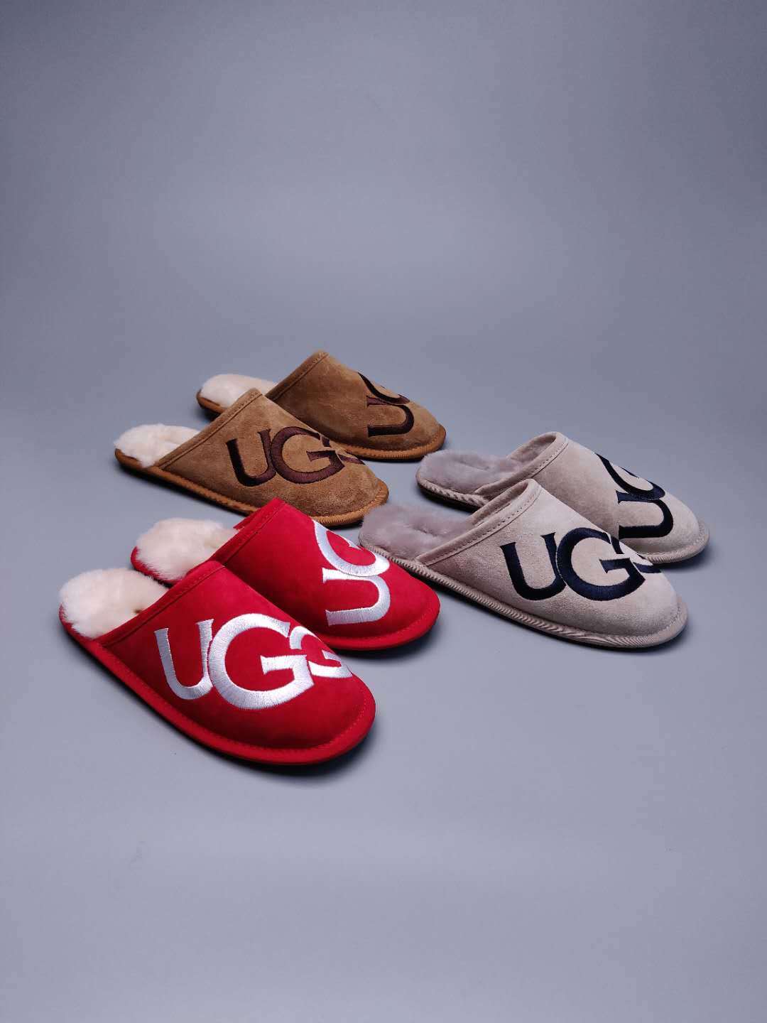 2593 Chestnut G-Letter Indoor Slippers