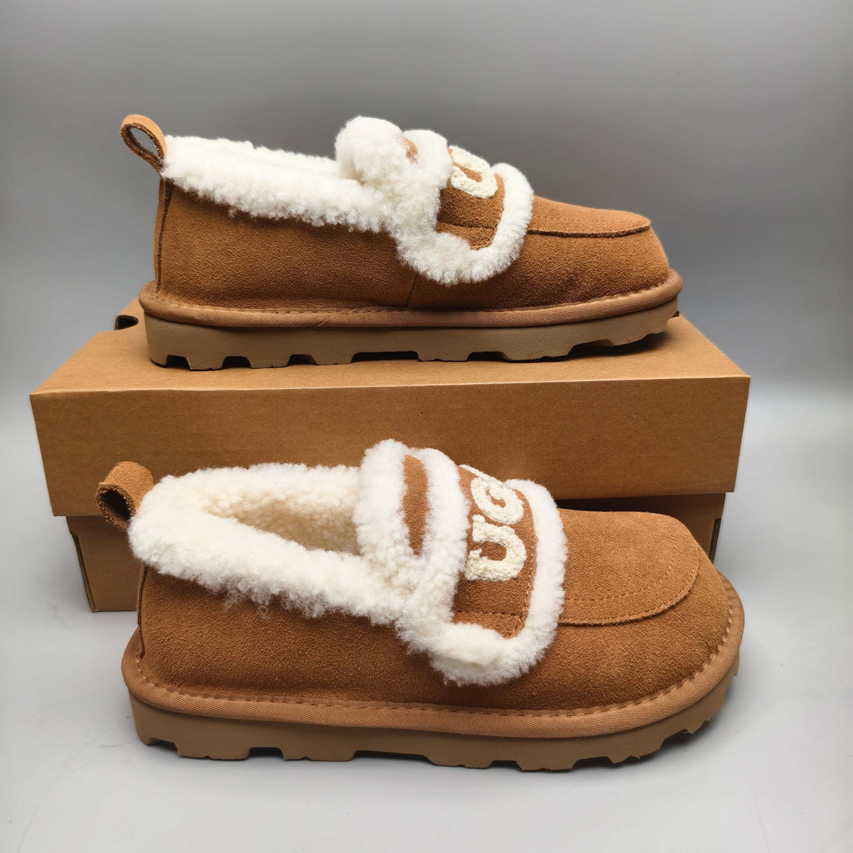 2939 Chestnut Enclosed Logo Casual Shoes