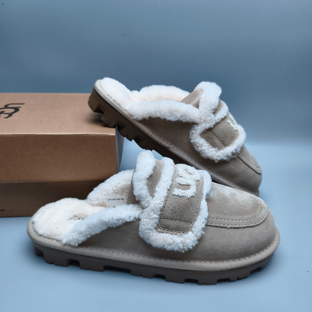 1206 Sand Curly Plush Logo Slippers