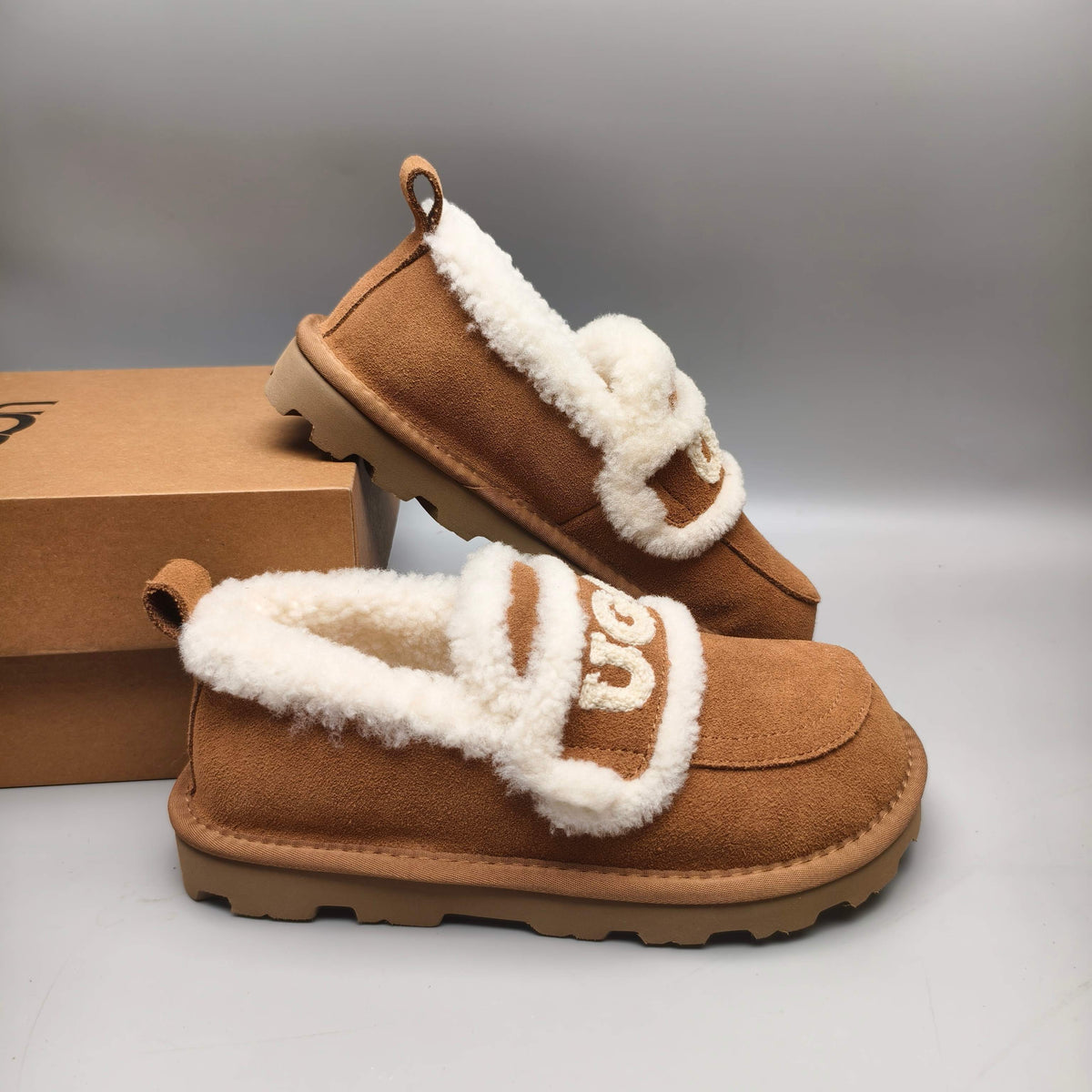 2939 Chestnut Enclosed Logo Casual Shoes