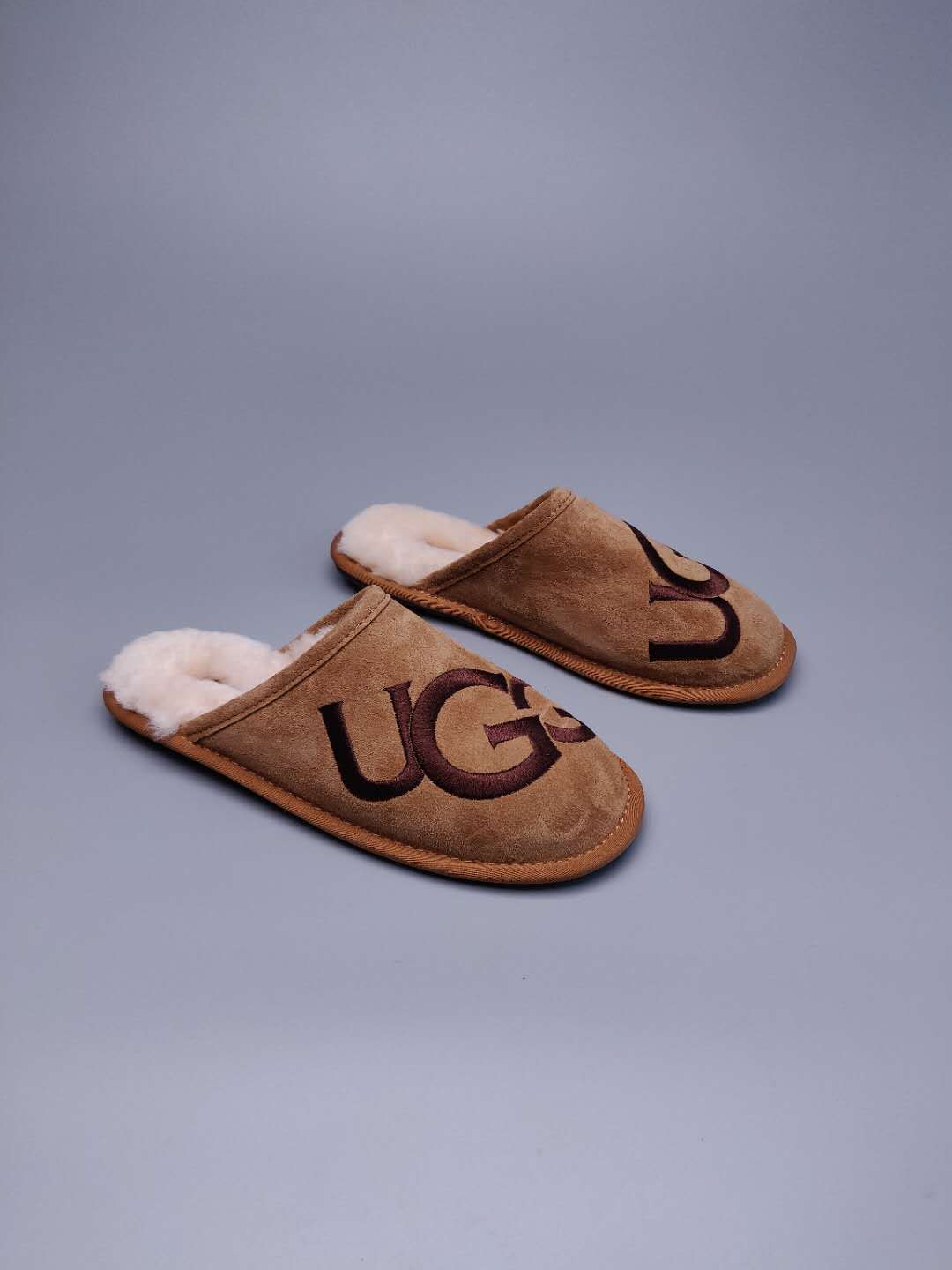2593 Chestnut G-Letter Indoor Slippers