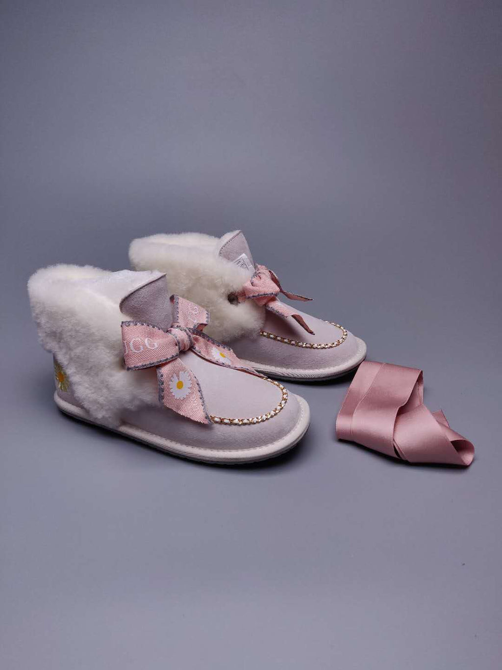 7888 Milkshake White Daisy Chain-and-Ribbon Detail Shoes