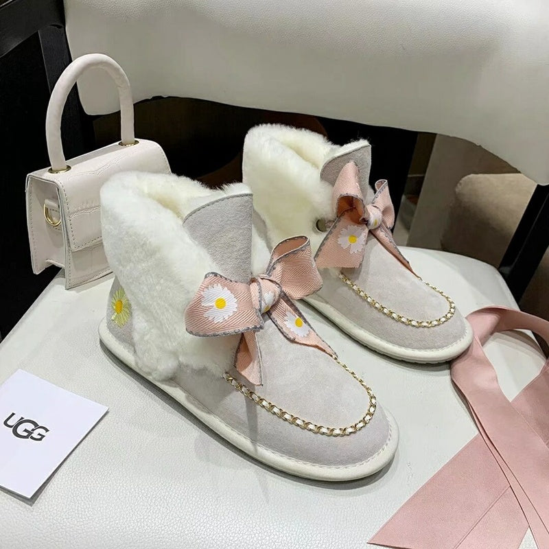 7888 Milkshake White Daisy Chain-and-Ribbon Detail Shoes