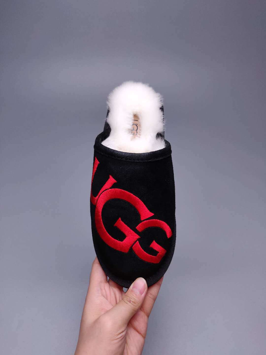 2593 Black G-Letter Indoor Slippers