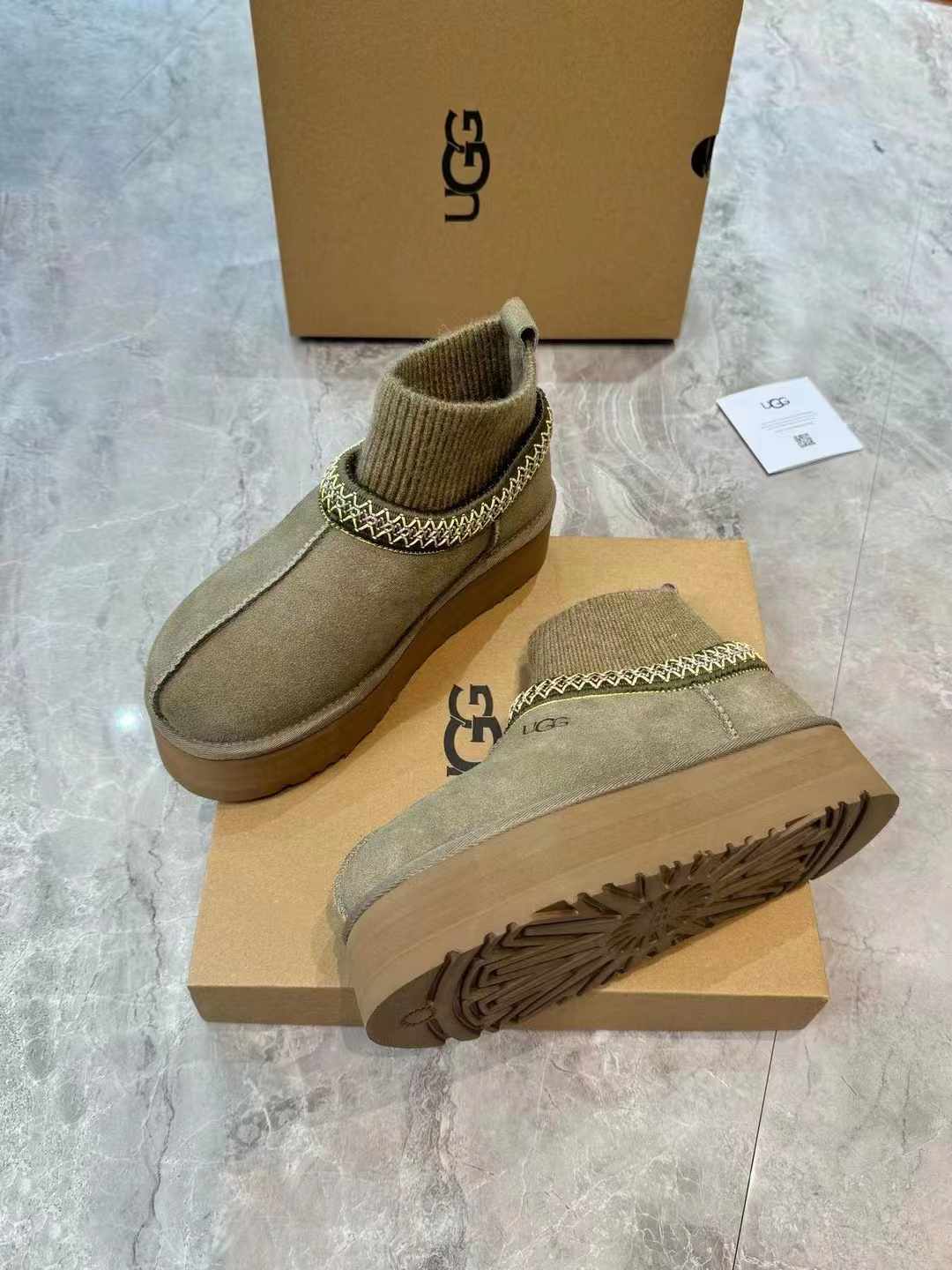 1125956 Boho-Inspired Suede Winter Boots with Sock Cuffs