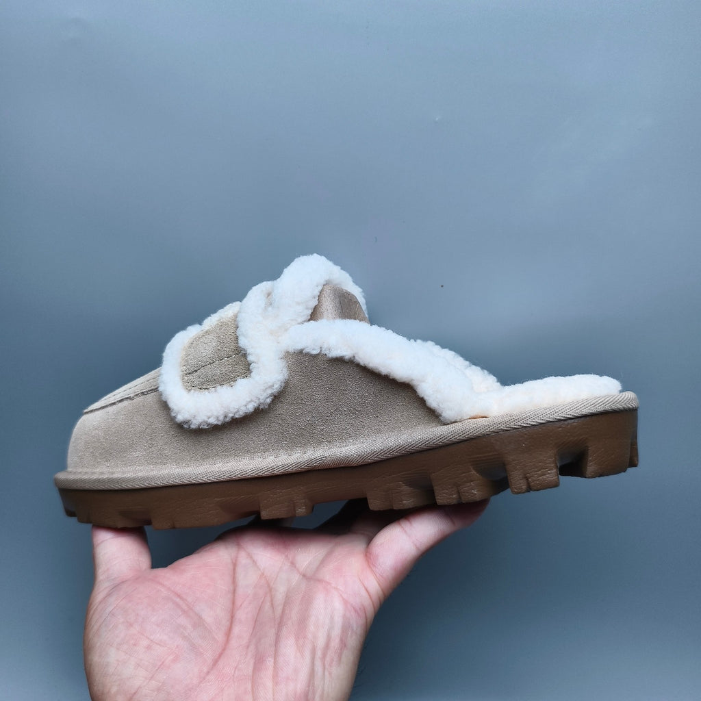 1206 Sand Curly Plush Logo Slippers