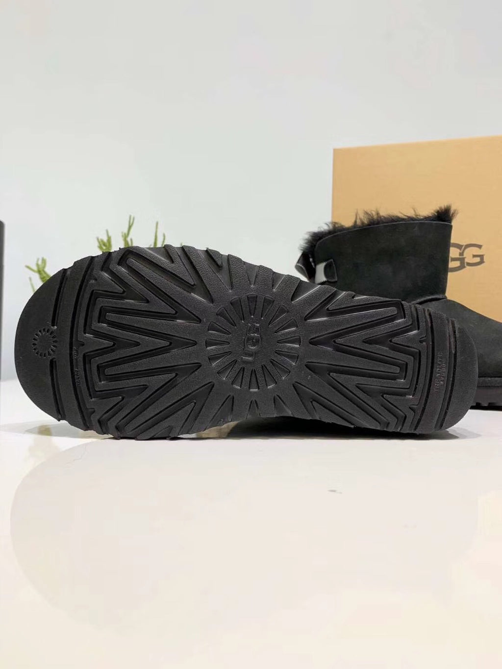 2938 Black Bow-Detail Subtle Shimmer Winter Shoes