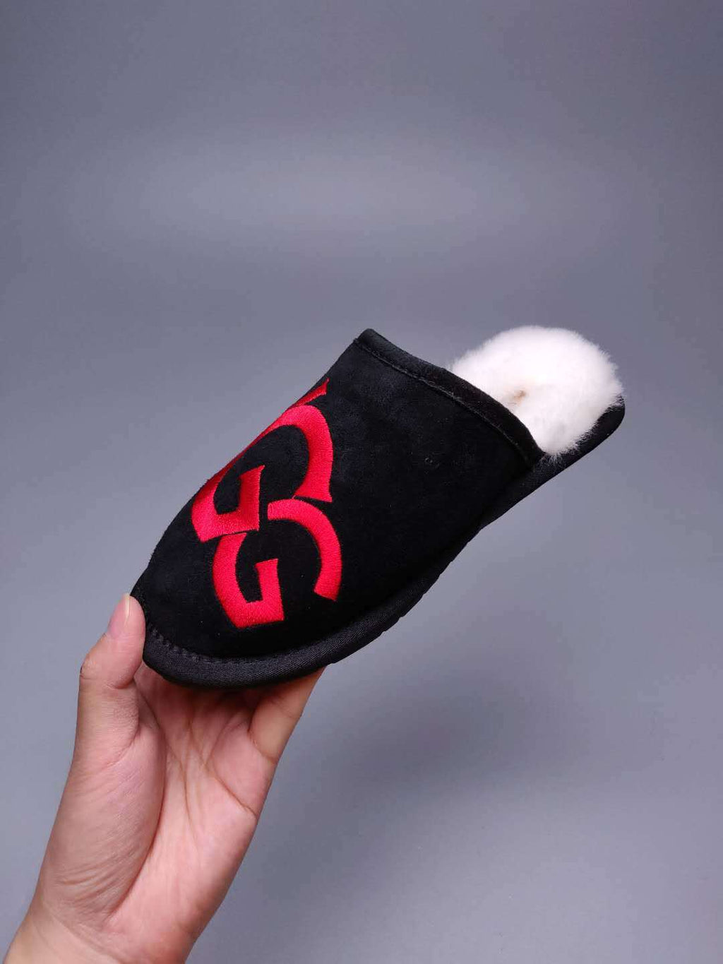 2593 Black G-Letter Indoor Slippers
