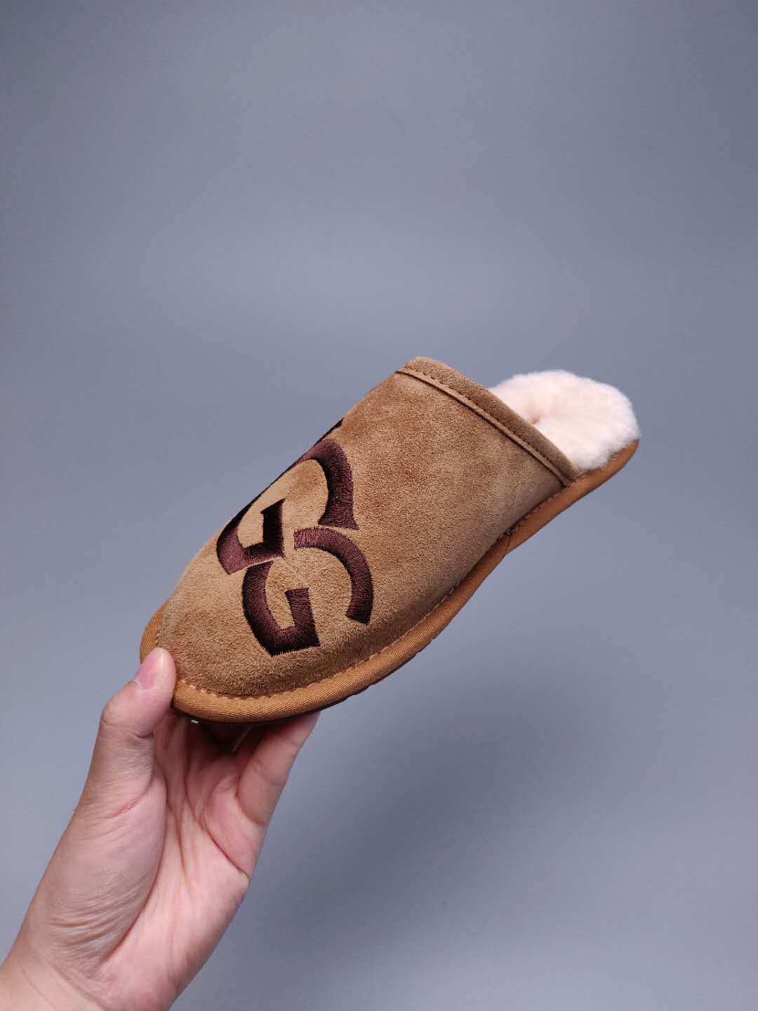 2593 Chestnut G-Letter Indoor Slippers