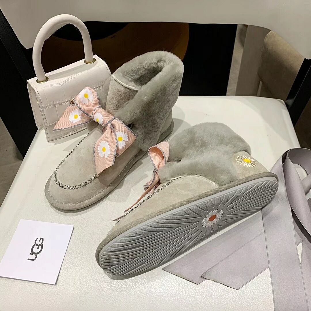 7888 Grey Daisy Chain-and-Ribbon Detail Shoes
