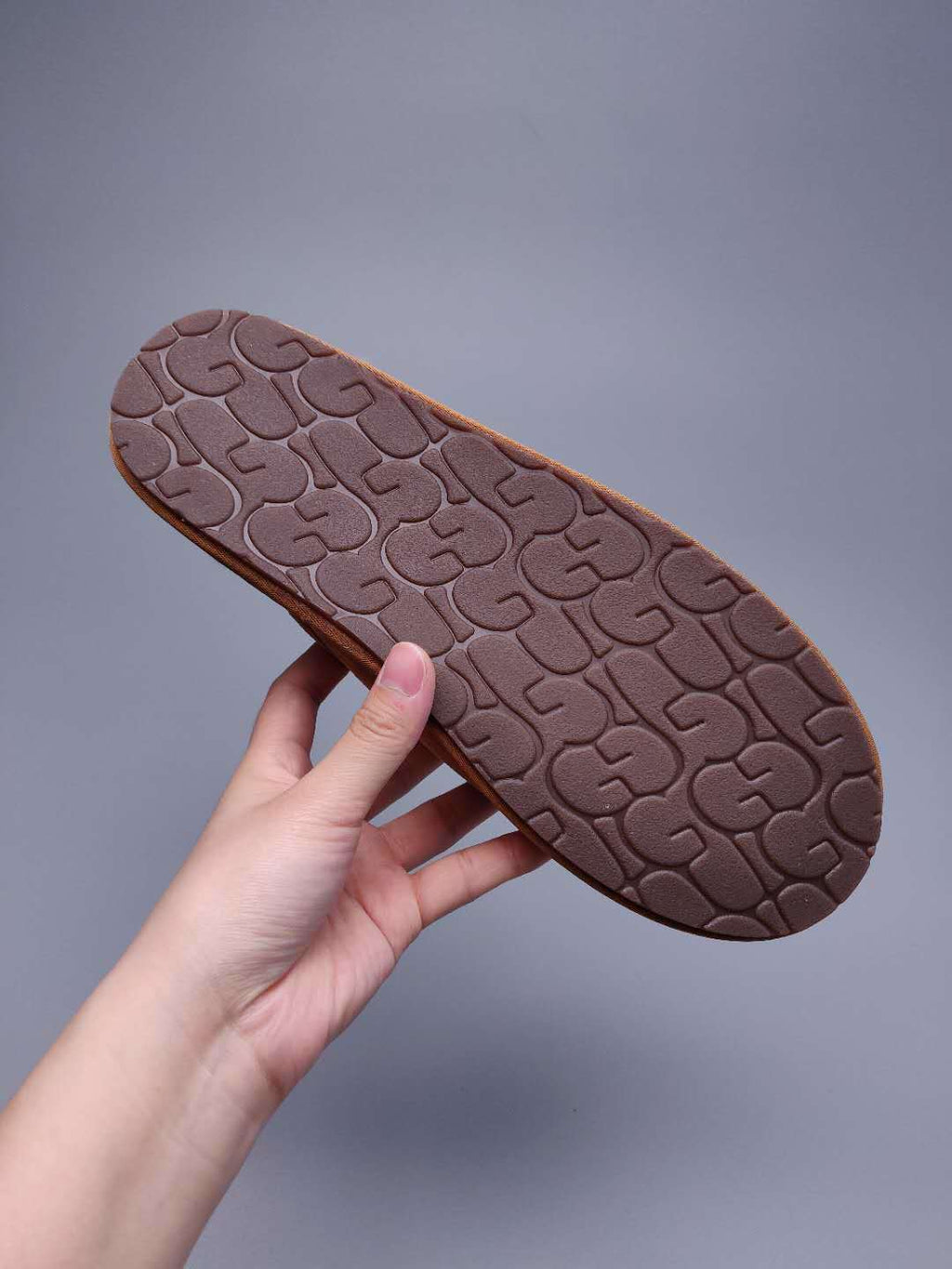 2593 Chestnut G-Letter Indoor Slippers