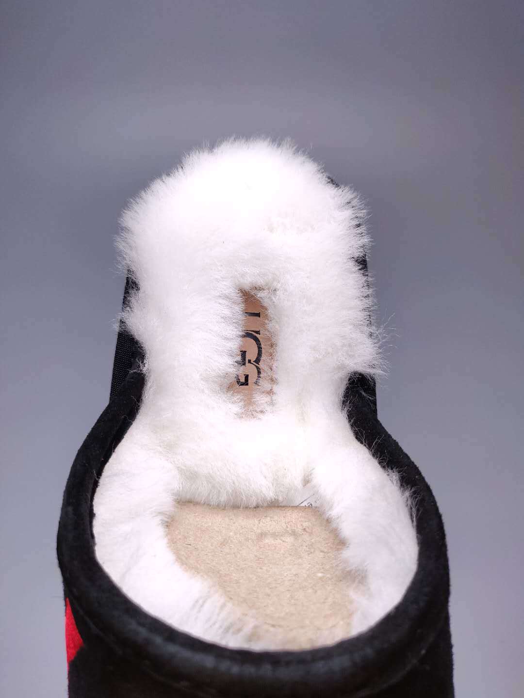 2593 Black G-Letter Indoor Slippers