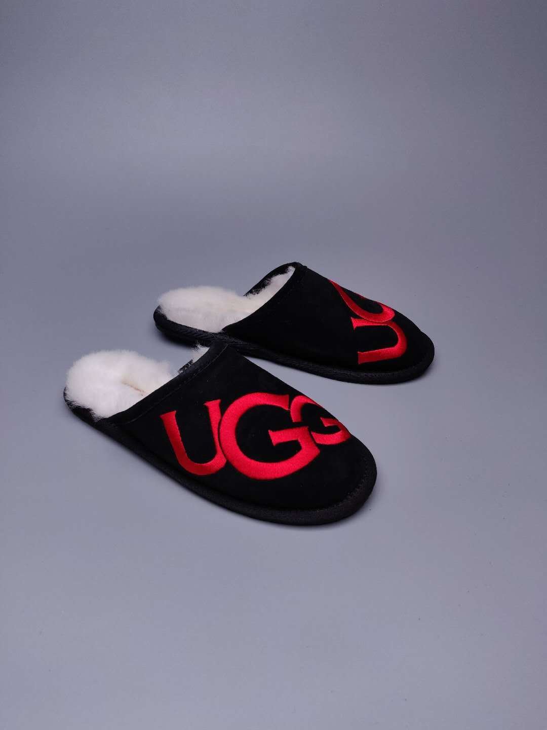 2593 Black G-Letter Indoor Slippers