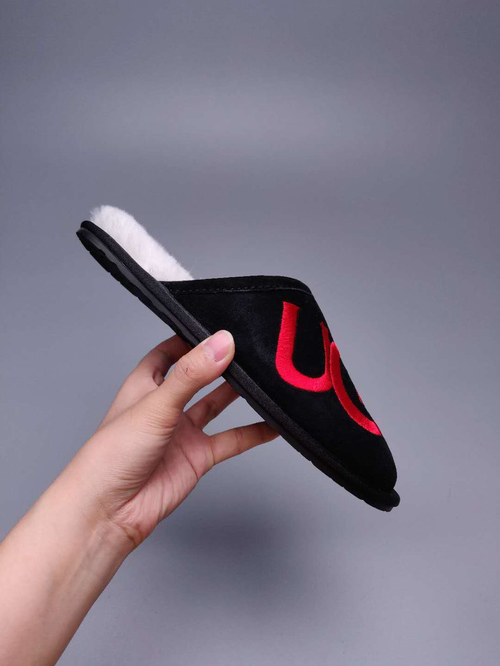 2593 Black G-Letter Indoor Slippers