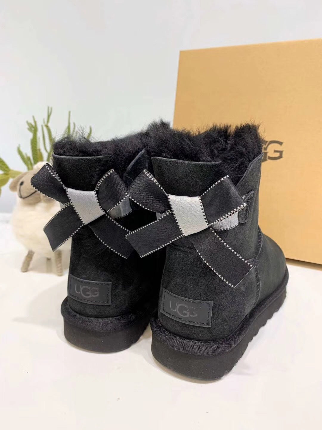 2938 Black Bow-Detail Subtle Shimmer Winter Shoes