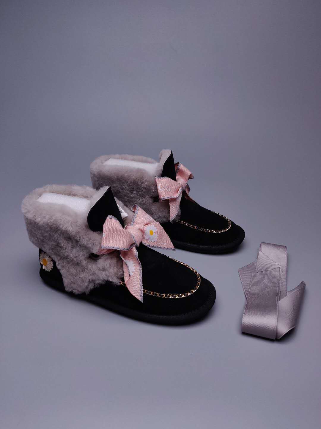 7888 Black Daisy Chain-and-Ribbon Detail Shoes