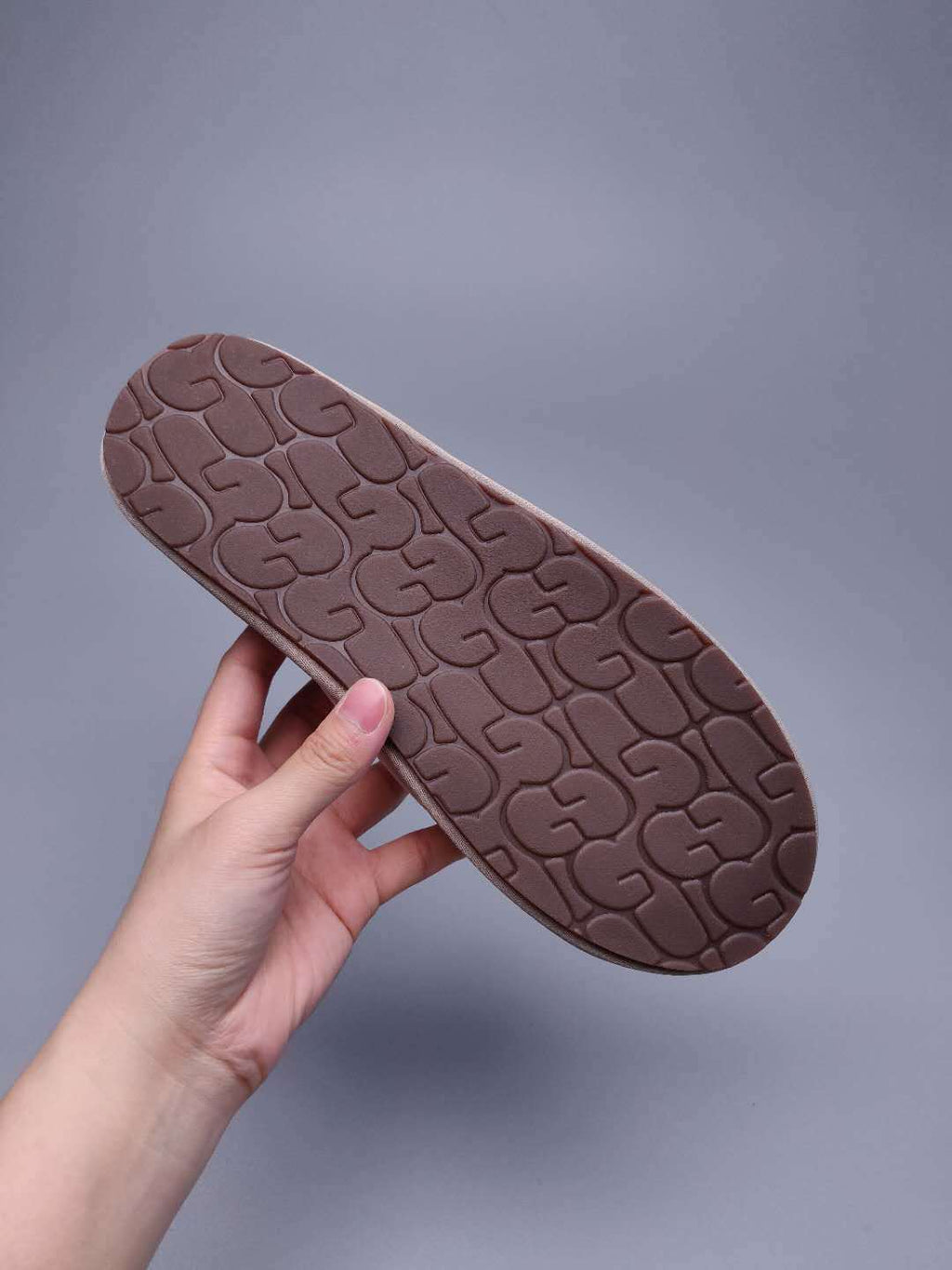 2593 Grey G-Letter Indoor Slippers