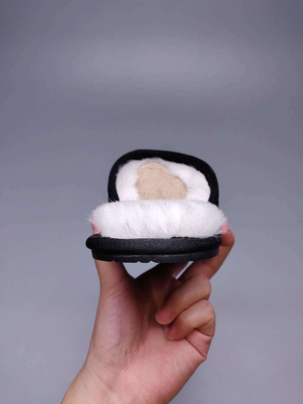 2593 Black G-Letter Indoor Slippers