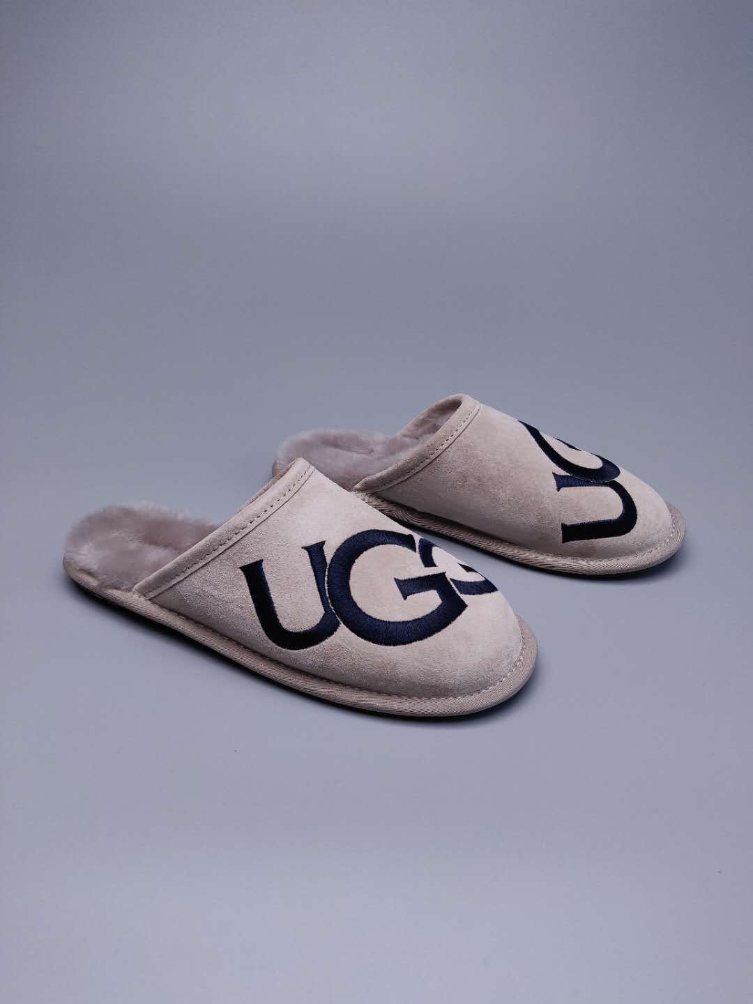2593 Grey G-Letter Indoor Slippers