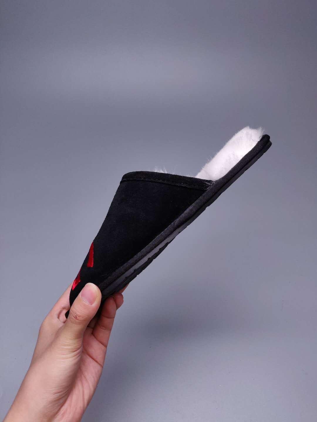 2593 Black G-Letter Indoor Slippers