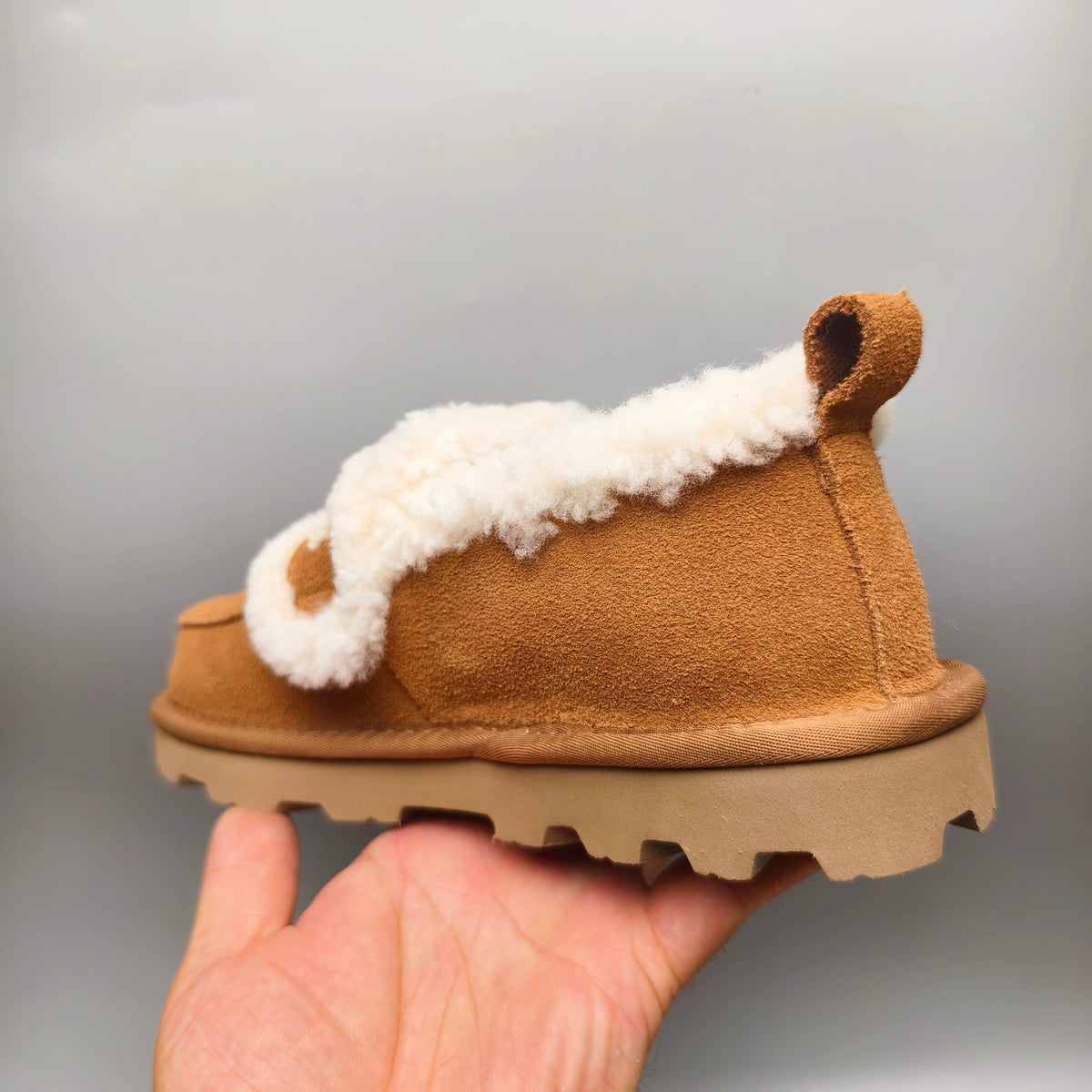 2939 Chestnut Enclosed Logo Casual Shoes