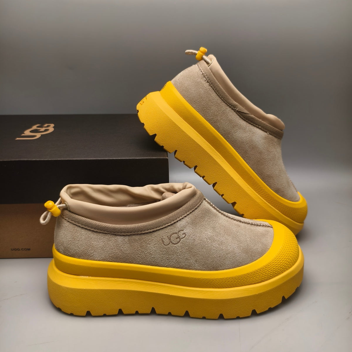 4096 Yellow Slip-On Casual Shoes