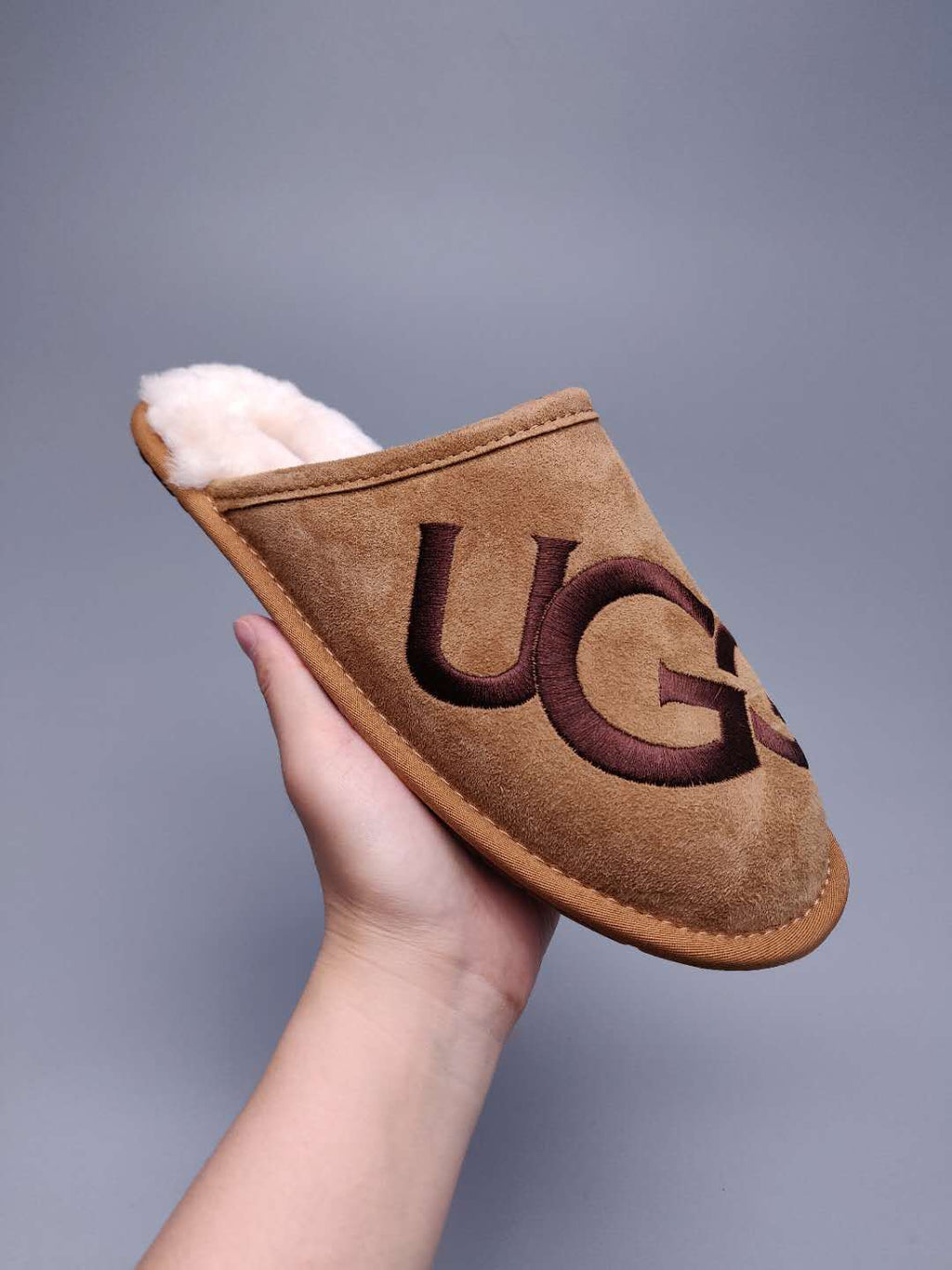 2593 Chestnut G-Letter Indoor Slippers