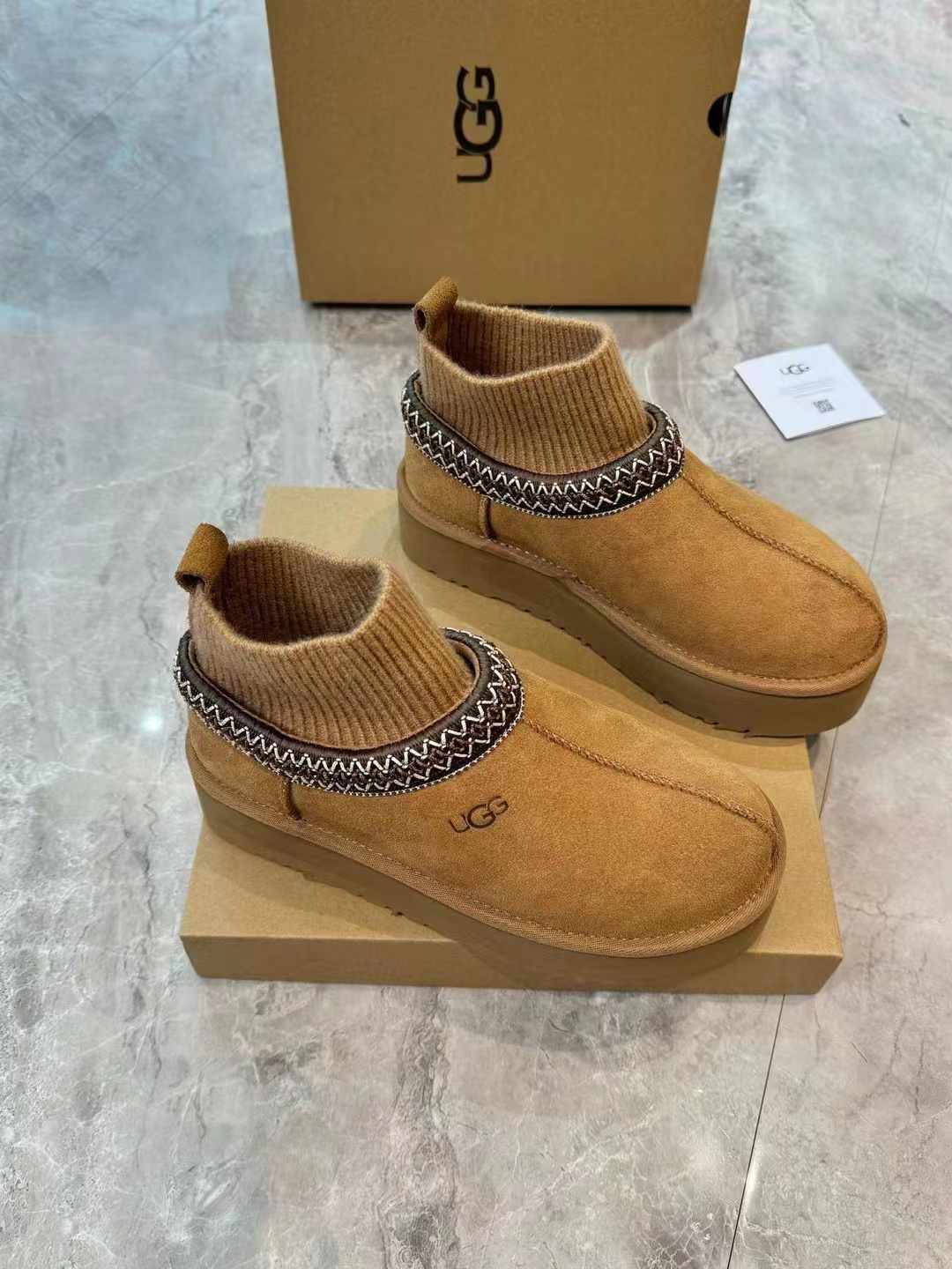 1125956 Boho-Inspired Suede Winter Boots with Sock Cuffs