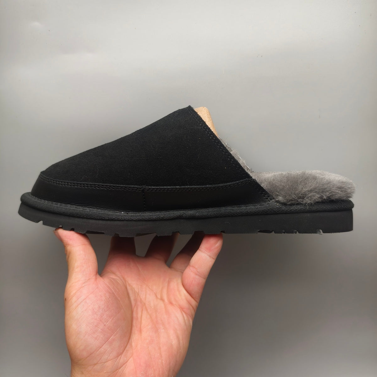 4585 Black Men's Ultra-Light Plush Slippers